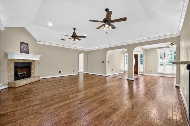 25709 Parkway Drive, Huffman, TX 77336