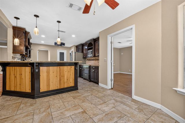 25709 Parkway Drive, Huffman, TX 77336