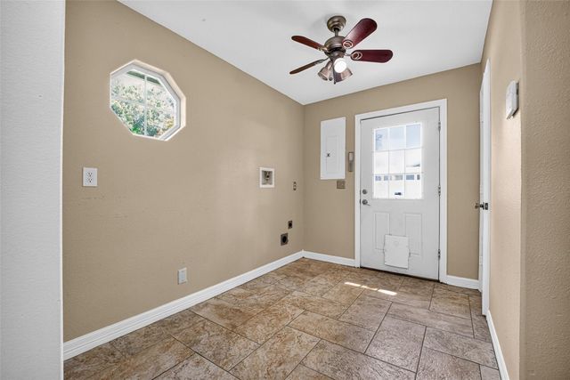 25709 Parkway Drive, Huffman, TX 77336
