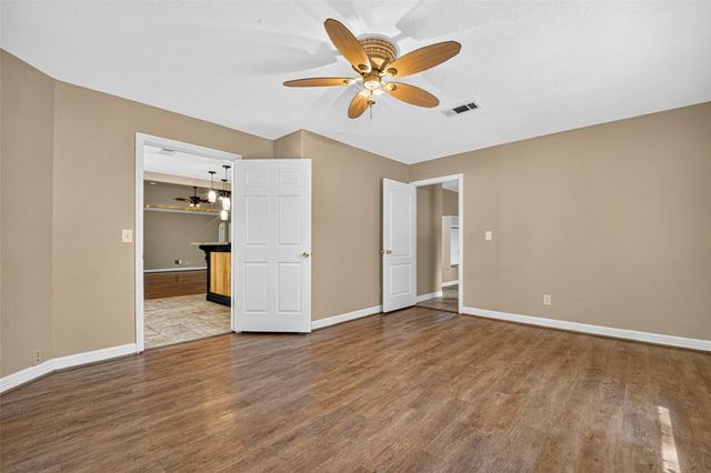 25709 Parkway Drive, Huffman, TX 77336