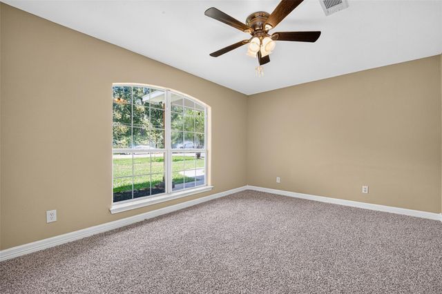 25709 Parkway Drive, Huffman, TX 77336