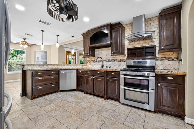 25709 Parkway Drive, Huffman, TX 77336