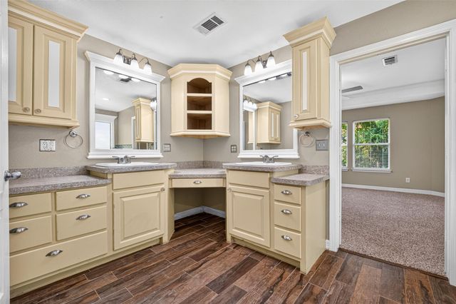 25709 Parkway Drive, Huffman, TX 77336