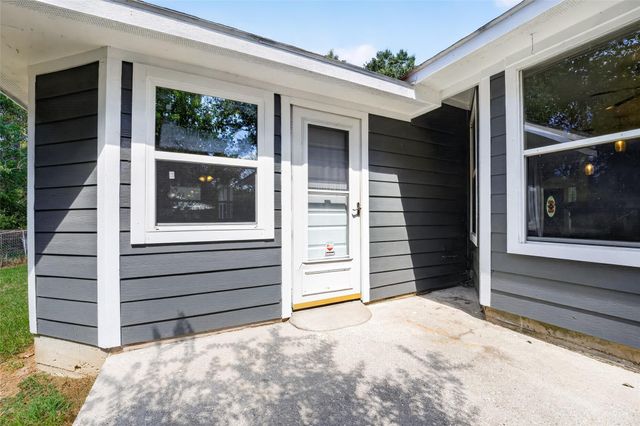 25709 Parkway Drive, Huffman, TX 77336