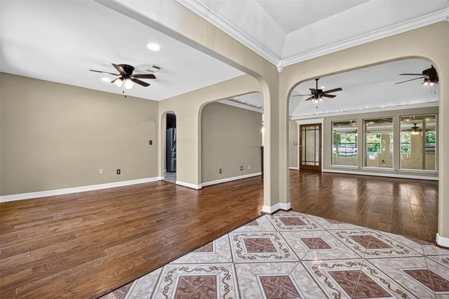 25709 Parkway Drive, Huffman, TX 77336