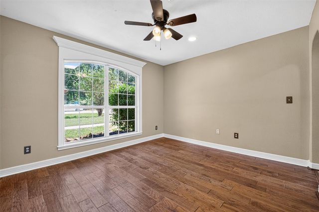 25709 Parkway Drive, Huffman, TX 77336