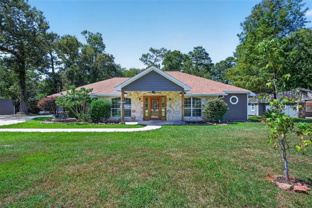 25709 Parkway Drive, Huffman, TX 77336