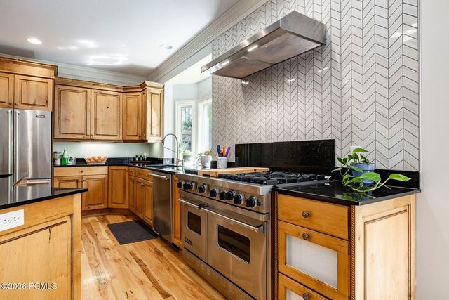 702 S Woodbriar Way, North Salt Lake, UT 84054