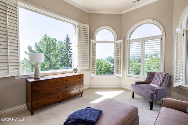 702 S Woodbriar Way, North Salt Lake, UT 84054