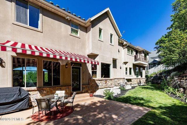 702 S Woodbriar Way, North Salt Lake, UT 84054