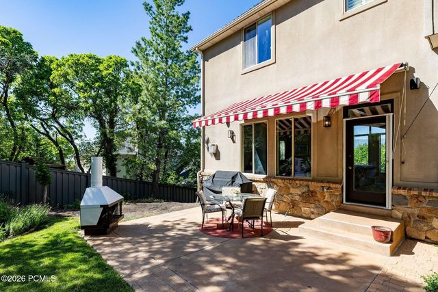 702 S Woodbriar Way, North Salt Lake, UT 84054