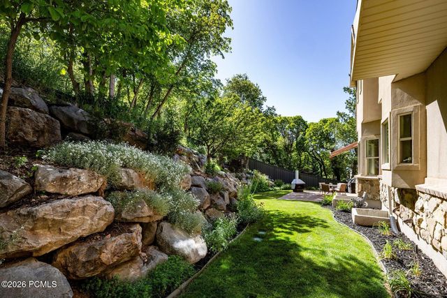 702 S Woodbriar Way, North Salt Lake, UT 84054