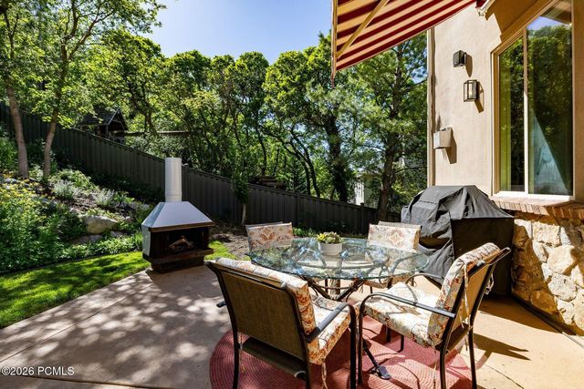 702 S Woodbriar Way, North Salt Lake, UT 84054