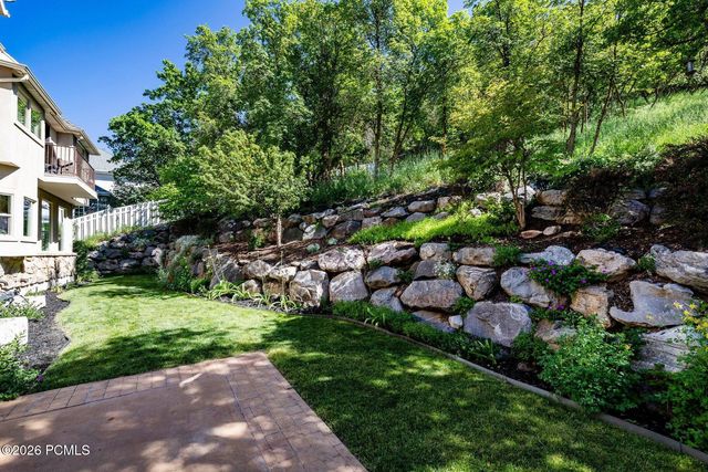702 S Woodbriar Way, North Salt Lake, UT 84054