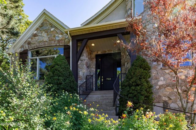 702 S Woodbriar Way, North Salt Lake, UT 84054