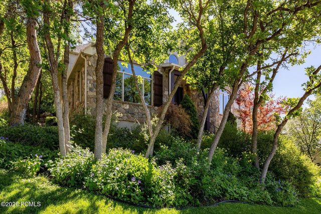702 S Woodbriar Way, North Salt Lake, UT 84054