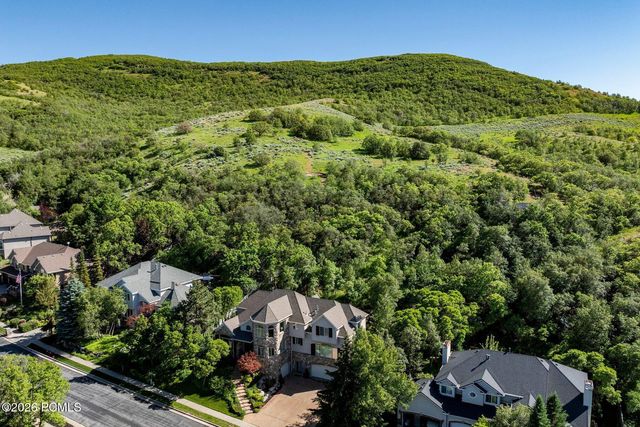 702 S Woodbriar Way, North Salt Lake, UT 84054