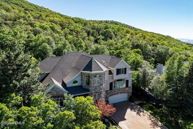 702 S Woodbriar Way, North Salt Lake, UT 84054