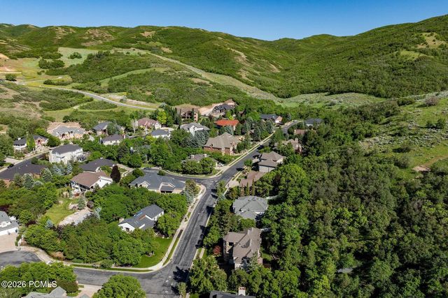 702 S Woodbriar Way, North Salt Lake, UT 84054