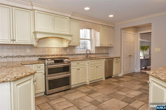 35 Oak Ridge Road, Ramsey, NJ 07446