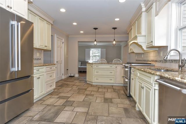 35 Oak Ridge Road, Ramsey, NJ 07446