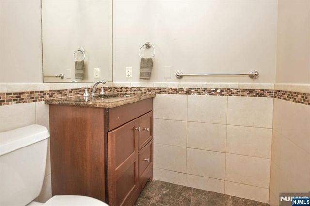 35 Oak Ridge Road, Ramsey, NJ 07446