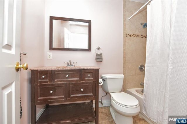 35 Oak Ridge Road, Ramsey, NJ 07446