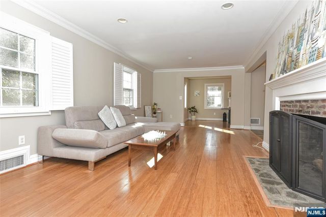 35 Oak Ridge Road, Ramsey, NJ 07446