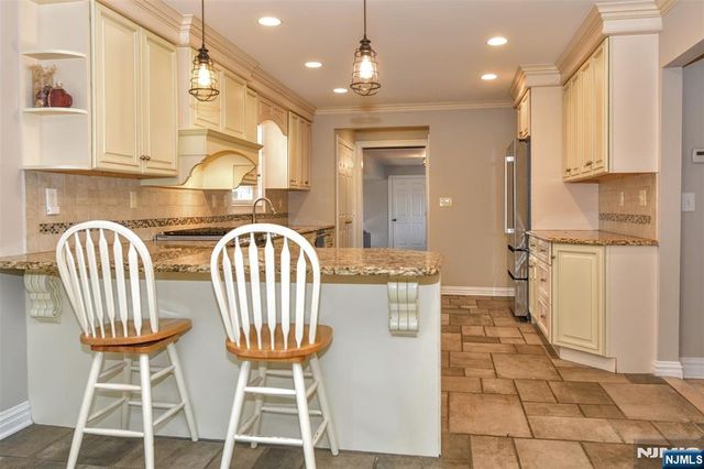 35 Oak Ridge Road, Ramsey, NJ 07446