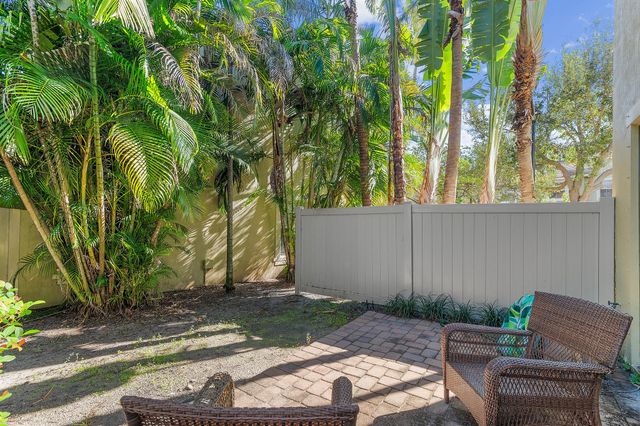 247 Lake Monterey Circle, Boynton Beach, FL 33426