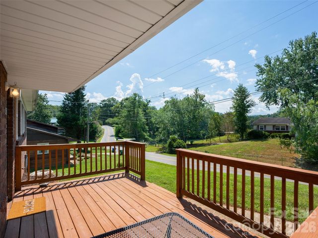 403 Lower Grassy Branch Road, Asheville, NC 28805