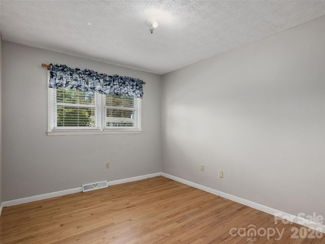 403 Lower Grassy Branch Road, Asheville, NC 28805