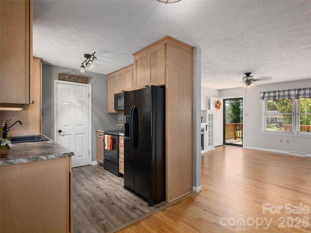 403 Lower Grassy Branch Road, Asheville, NC 28805
