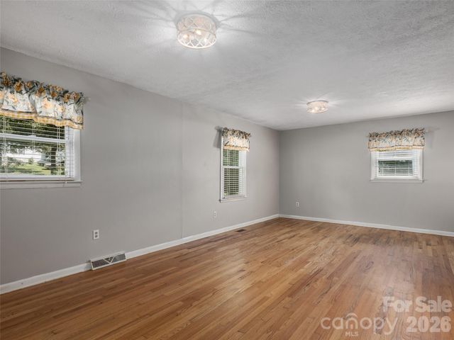 403 Lower Grassy Branch Road, Asheville, NC 28805