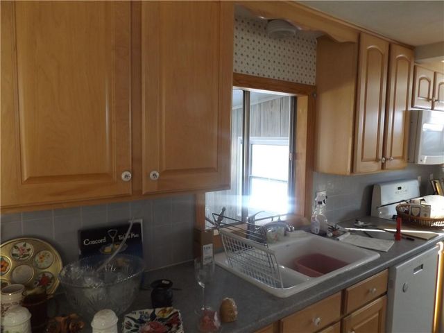 1 Hopkins Court, Coventry, RI 02816