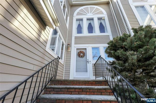 10 Greenup Court, Wayne, NJ 07470