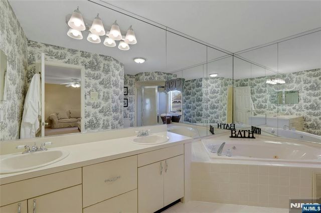 10 Greenup Court, Wayne, NJ 07470