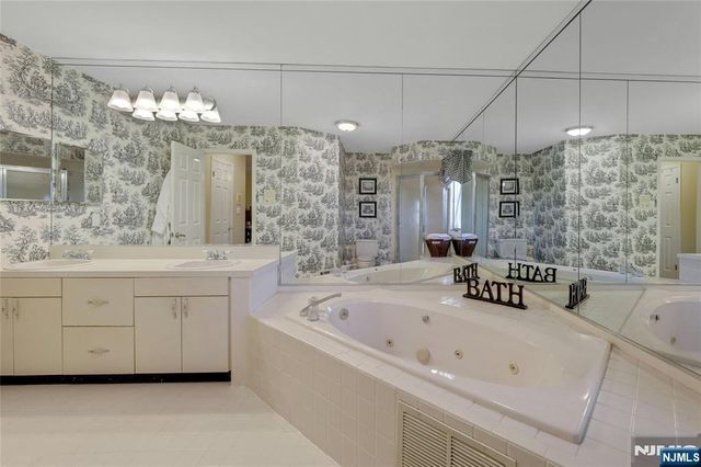 10 Greenup Court, Wayne, NJ 07470