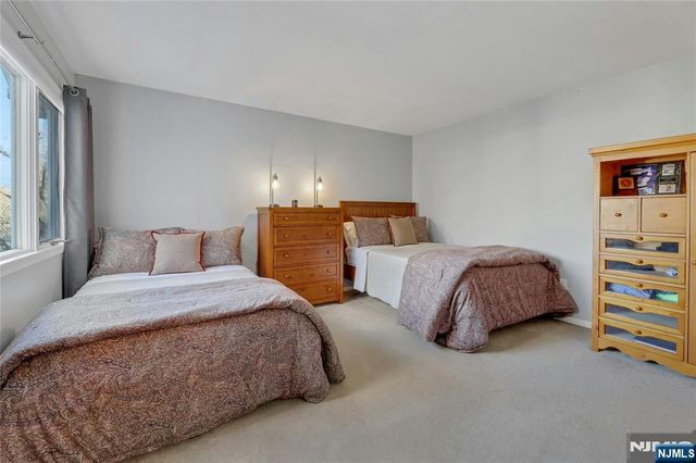 10 Greenup Court, Wayne, NJ 07470