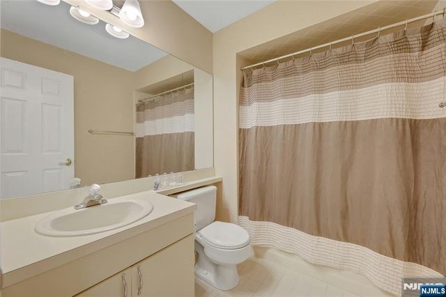 10 Greenup Court, Wayne, NJ 07470