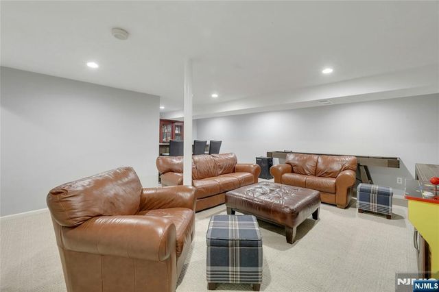 10 Greenup Court, Wayne, NJ 07470