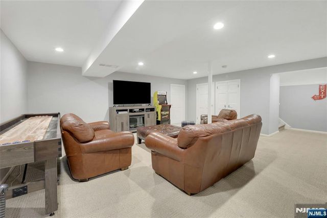 10 Greenup Court, Wayne, NJ 07470