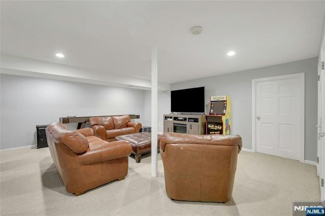 10 Greenup Court, Wayne, NJ 07470