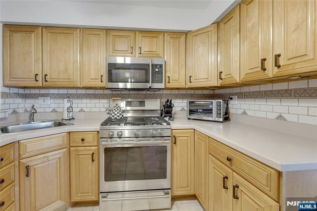 10 Greenup Court, Wayne, NJ 07470