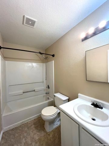 9 Sulfur Cyn, San Antonio, TX 78247