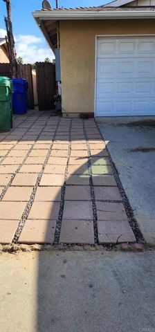 530 Roja Drive, Oceanside, CA 92057