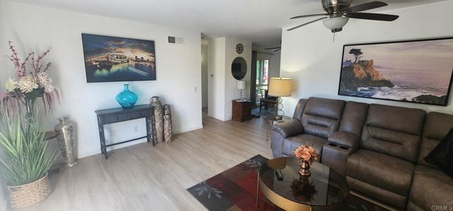 530 Roja Drive, Oceanside, CA 92057