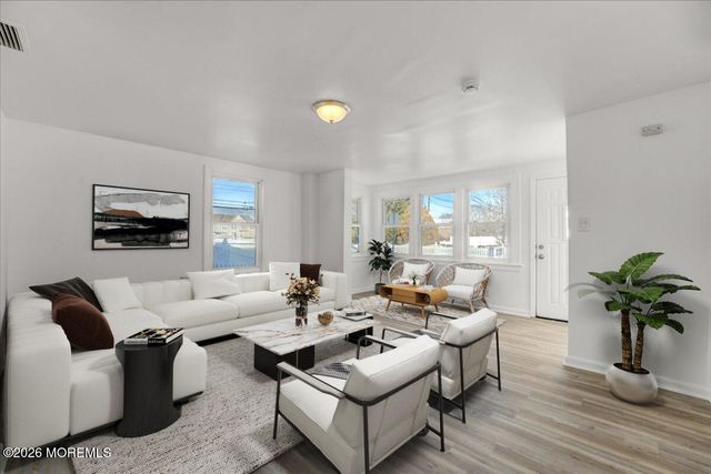 27 N 3rd Avenue, Manville, NJ 08835