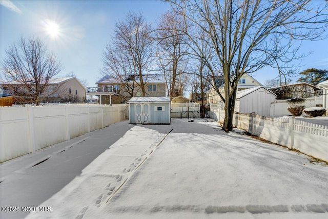 27 N 3rd Avenue, Manville, NJ 08835