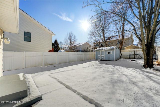 27 N 3rd Avenue, Manville, NJ 08835